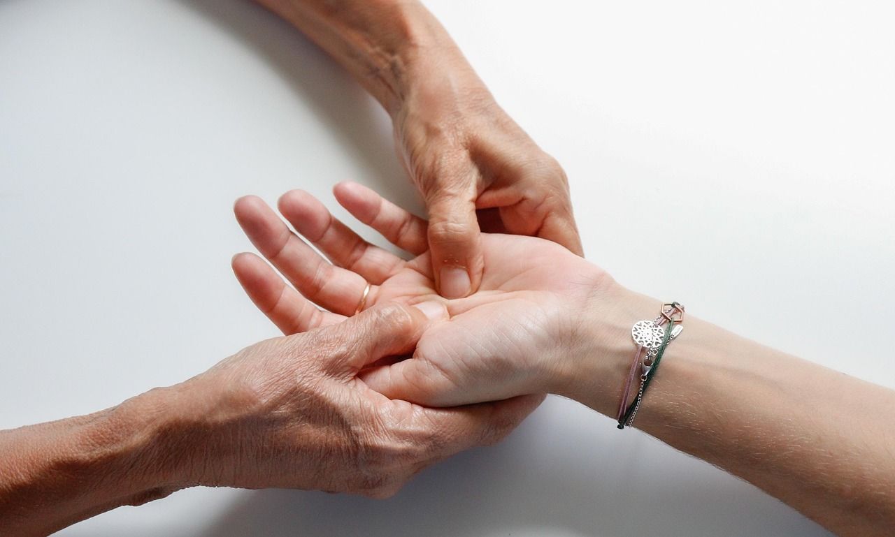 découvrez les meilleures techniques de protection du bois pour prolonger sa durée de vie et préserver son esthétique, incluant traitements, finitions et entretien adaptés.