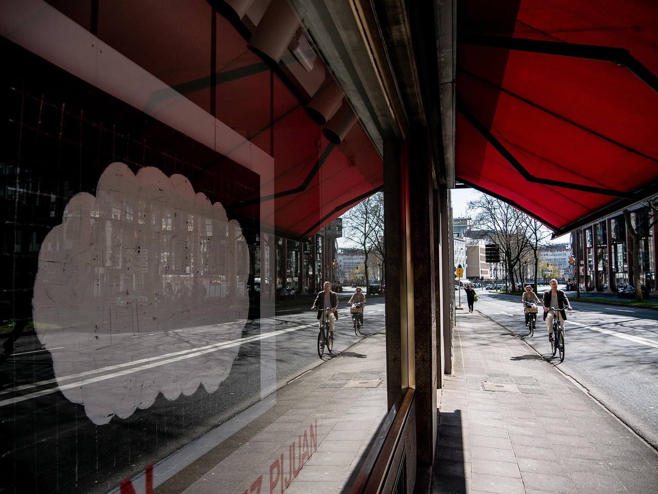 d&eacute;couvrez notre auvent de patio durable et &eacute;l&eacute;gant, parfait pour prot&eacute;ger votre espace ext&eacute;rieur du soleil et des intemp&eacute;ries tout en ajoutant une touche de style &agrave; votre jardin.